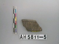 藏品(灰色細砂陶片)的圖片